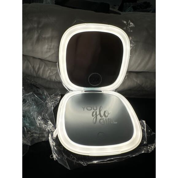 Glo Tech LED Compact Mirror, White - Picture 8 of 8